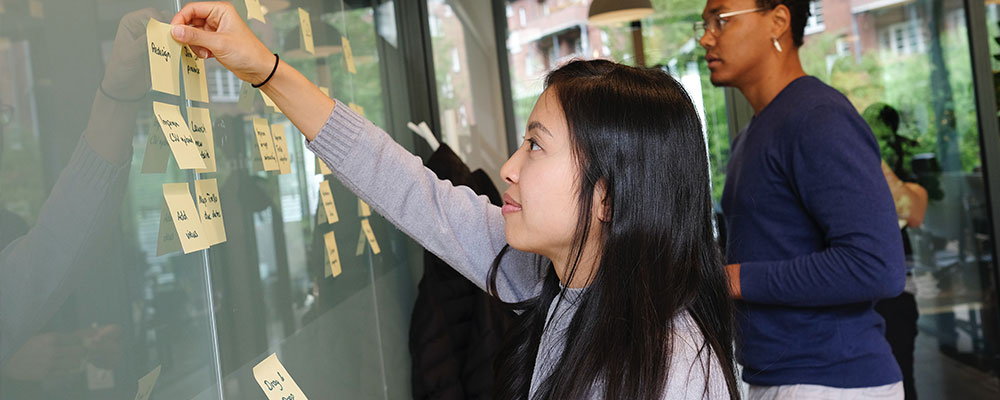 girl planning her schedule for learning web design
